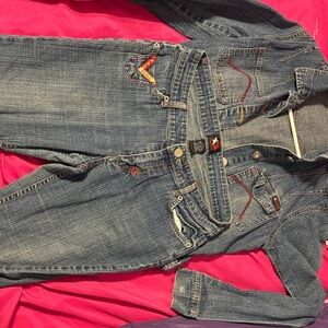 Classic Blue Women's Skinny Jeans and matching Jean jacket has stretch